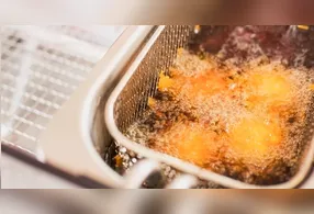 Vinagre, café e especiarias estão entre os ingredientes que ajudam a eliminar o cheiro de fritura da cozinha.