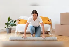 De modo geral, apenas tapetes pequenos e com indicação de lavagem na etiqueta podem ser colocados na máquina.