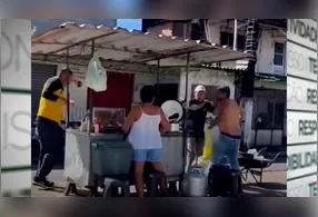 O episódio chamou a atenção de moradores e curiosos que pararam para ver o que estava ocorrendo