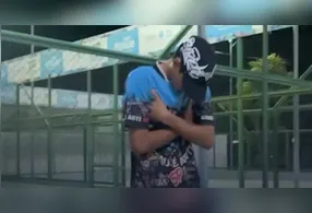 O jovem conhecido nas redes sociais como PH244 foi flagrado “farmando aura”