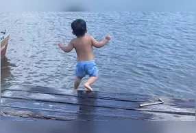 Apesar da pouca idade, a habilidade com que ele aproveita o rio, surpreendeu.