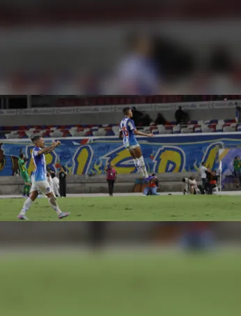 Kleiton Pego salta no ar para comemorar o golaço que abriu o placar na goleada que deu o hexa da Copa Verde ao Paysandu.