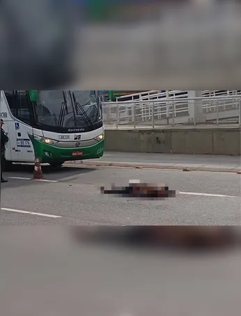 Após a colisão, a vítima bateu a cabeça no chão e morreu ainda no local.