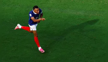Imagem ilustrativa da imagem França goleia Suécia com show de Mbappé e avança às oitavas da Copa