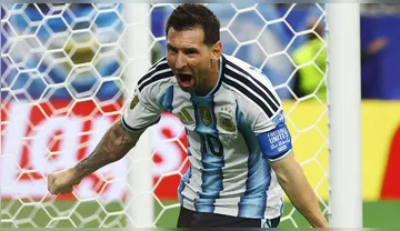 Imagem ilustrativa da imagem Com protagonismo de Messi, Argentina garante vaga na 2ª fase da Copa