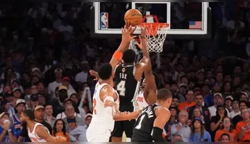 Imagem ilustrativa da imagem Com vaias a Trump, Spurs vencem Knicks no jogo 3 da final da NBA