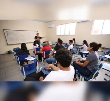 Imagem ilustrativa da imagem Senado aprova piso dos professores em R$ 5,1 mil para 2026