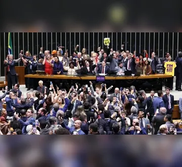 Imagem ilustrativa da imagem Câmara aprova fim da escala 6x1 de trabalho; proposta segue para o Senado