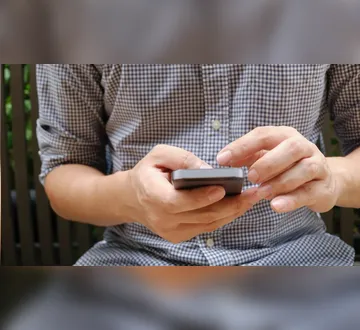 Imagem ilustrativa da imagem Estudo desvenda se uso de celular causa câncer no cérebro