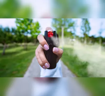 Imagem ilustrativa da imagem Lula sanciona lei que libera spray de pimenta para mulheres