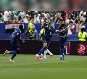 Imagem ilustrativa da imagem "Insuportável": Deschamps explica saída da seleção francesa