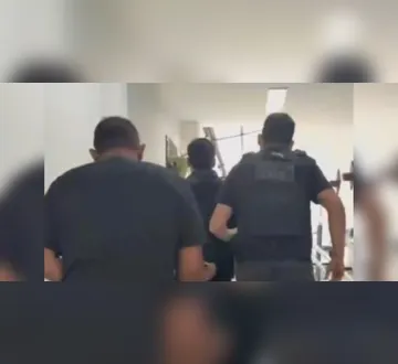 Imagem ilustrativa da imagem Boxeador é preso após ser acusado de agredir ex-mulher com bebê no colo