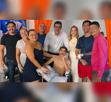 Imagem ilustrativa da imagem Helder Barbalho visita Daniel Pampam, vítima de atropelamento em Belém