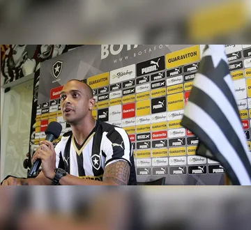 Imagem ilustrativa da imagem Ventania no Rio causa morte de ex-atacante do Botafogo