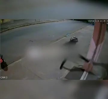 Imagem ilustrativa da imagem Câmera flagra homem dando vários golpes em porta de loja no Pará