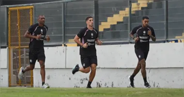 Remo inicia intertemporada com avaliações físicas, planejamento de Léo Condé e definição de treinos remotos para oito jogadores em meio à preparação e à janela de transferências.