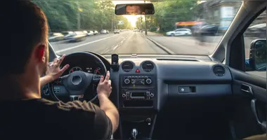 Profissionais de transporte por aplicativo poderão financiar veículos novos com juros mais baixos do que os praticados nos bancos tradicionais.