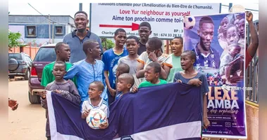 Duplexe Tchamba, do Clube do Remo, usou suas férias para ajudar sua terra natal.