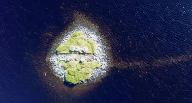 Um estudo divulgado aponta ainda a existência de uma calçada de pedra que conecta a plataforma ao continente.