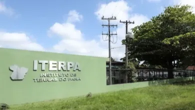 Todos os cargos exigem jornada de 30 horas semanais. Além disso, os salários variam de acordo com o nível de escolaridade exigido para cada função.
