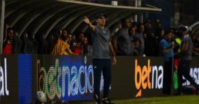 Léo Condé lamenta a sétima derrota do Remo no Brasileirão, destaca criação de chances, mas aponta a falta de precisão nas finalizações como principal problema da equipe após o revés para o Cruzeiro no Baenão.