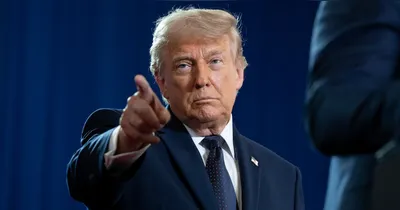 Donald Trump é vaiado durante o jogo 3 da NBA em Nova York, impactando torcedores e a logística do evento.