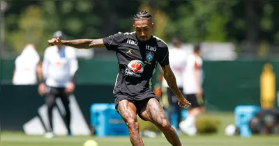 Na reta final do primeiro tempo do confronto contra o Haiti, pela segunda rodada do Grupo C da Copa do Mundo 2026, Raphinha sentiu dores na perna direita e precisou deixar o campo.