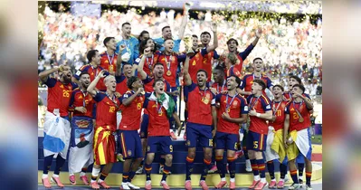Seleção espanhola celebra o título mundial pela segunda vez, vencendo a Argentina nos EUA