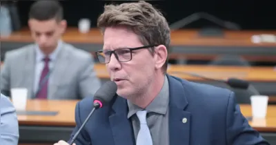 Mário Frias negou participação societária de Flávio Bolsonaro na produção e afirmou que não há dinheiro de Daniel Vorcaro no projeto.