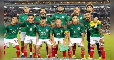 Jogando diante de sua torcida, no Estádio Azteca, o México confirmou a liderança da chave ao vencer a República Tcheca por 3 a 0.
