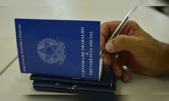 Imagem ilustrativa da imagem Relator quer votar fim da escala 6x1 ainda em maio na Câmara