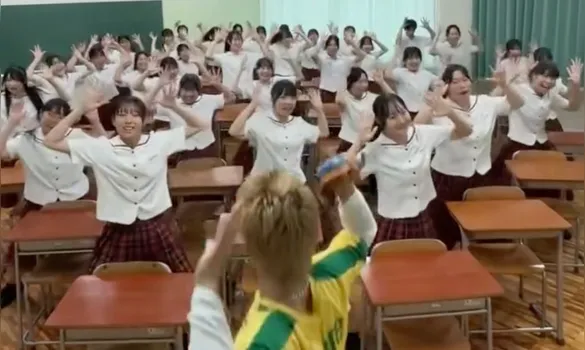 Imagem ilustrativa da imagem Influencer japonês viraliza com “pagode baiano” antes de Brasil x Japão