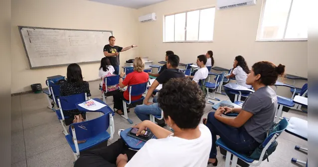 Imagem ilustrativa da notícia Senado aprova piso dos professores em R$ 5,1 mil para 2026