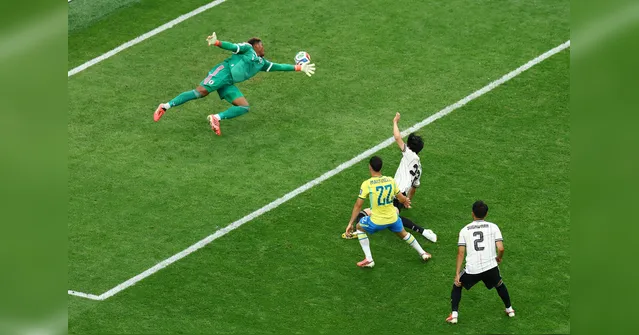 Imagem ilustrativa da notícia Brasil vira sobre o Japão nos acréscimos, vence por 2 a 1 e avança às oitavas da Copa
