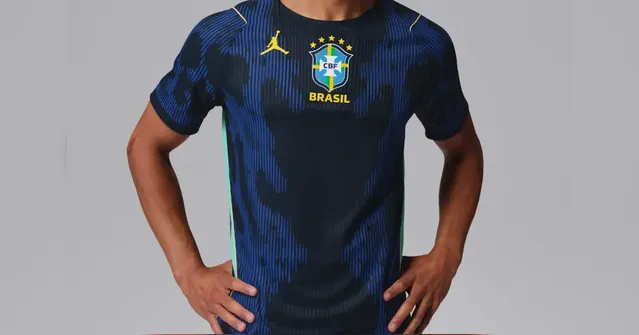 Imagem ilustrativa da notícia O que está escondido na camisa azul do Brasil? Teoria viraliza na internet
