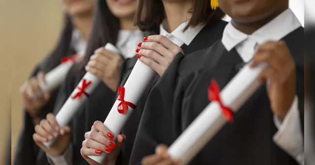 Imagem ilustrativa da notícia EUA estudam cobrar 100 mil dólares de estudantes estrangeiros formados