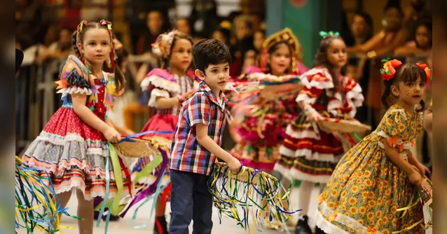 Imagem ilustrativa da notícia Escola pode obrigar aluno participar de Festa Junina para ganhar pontos? Veja!