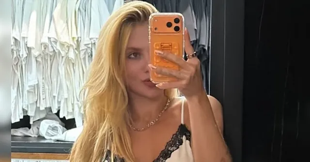 Imagem ilustrativa da notícia Virginia surge de baby doll e posa na cama com Vini Jr
