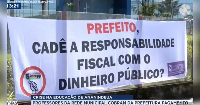 Imagem ilustrativa da notícia Professores de Ananindeua protestam por falta de pagamentos