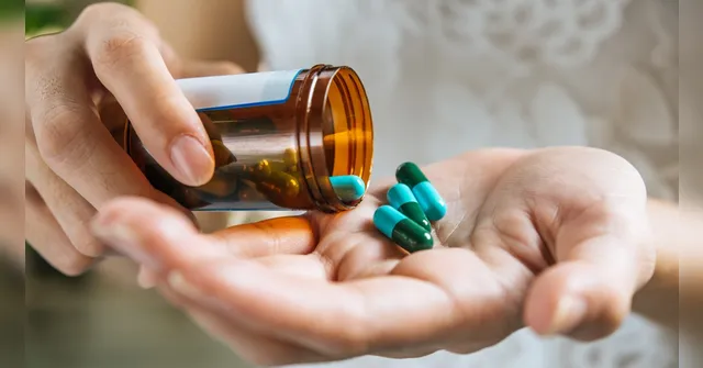 Imagem ilustrativa da notícia Automedicação cresce e especialista alerta para riscos à saúde