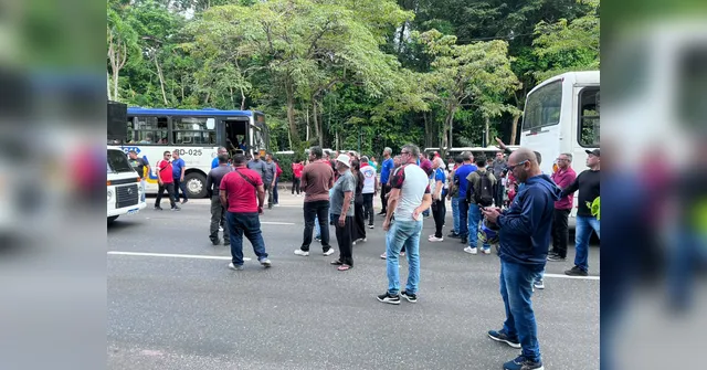 Imagem ilustrativa da notícia Almirante Barroso é bloqueada por rodoviários; veja o trânsito