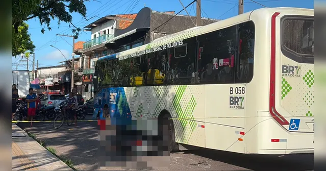 Imagem ilustrativa da notícia Acidente entre moto e ônibus mata mulher em Ananindeua