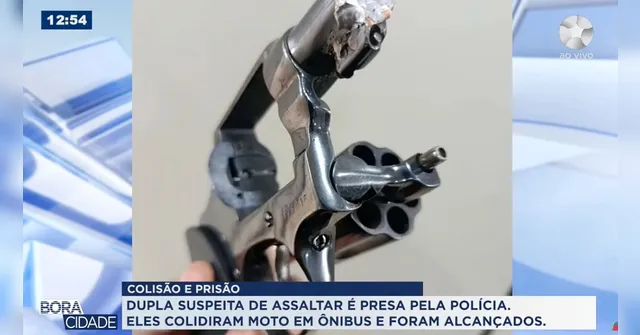 Imagem ilustrativa da notícia Vídeo: dupla é presa após assalto e acidente com ônibus em Belém