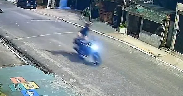 Imagem ilustrativa da notícia Jovem fica em estado grave após tentar realizar manobra em motocicleta