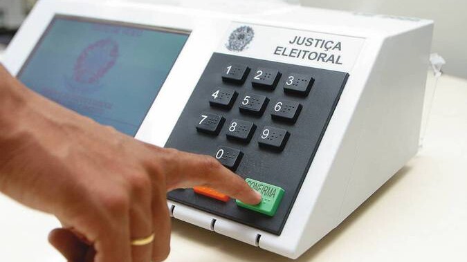 O Senado é composto por 81 parlamentares, sendo três por unidade da Federação.