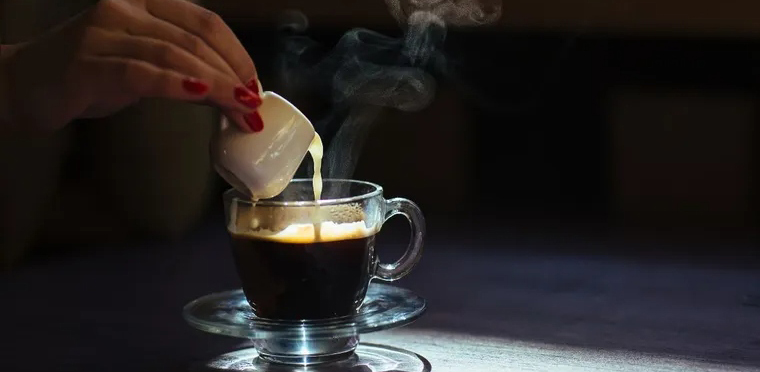 Os benefícios foram observados entre pessoas que consumiam uma ou duas xícaras de café por dia.