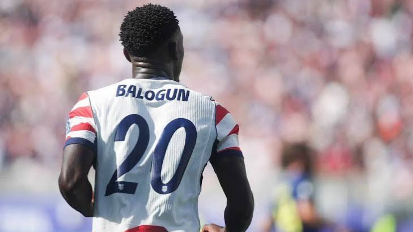 RBFA contesta anulação de suspensão do goleador Folarin Balogun na véspera do confronto decisivo pelas oitavas de final do Mundial.