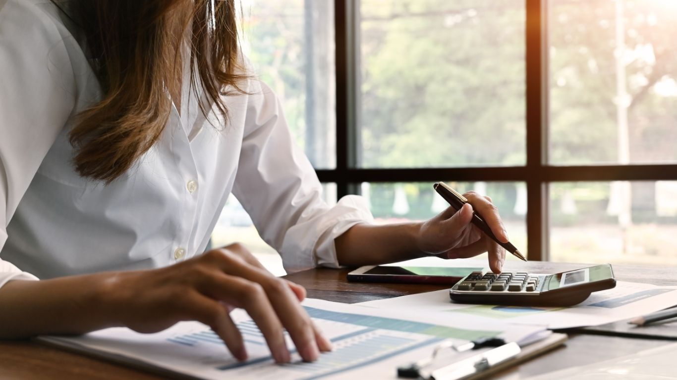 Movimento prega transparência ao recusar gastos que extrapolam o orçamento e incentiva diálogo sobre salários.