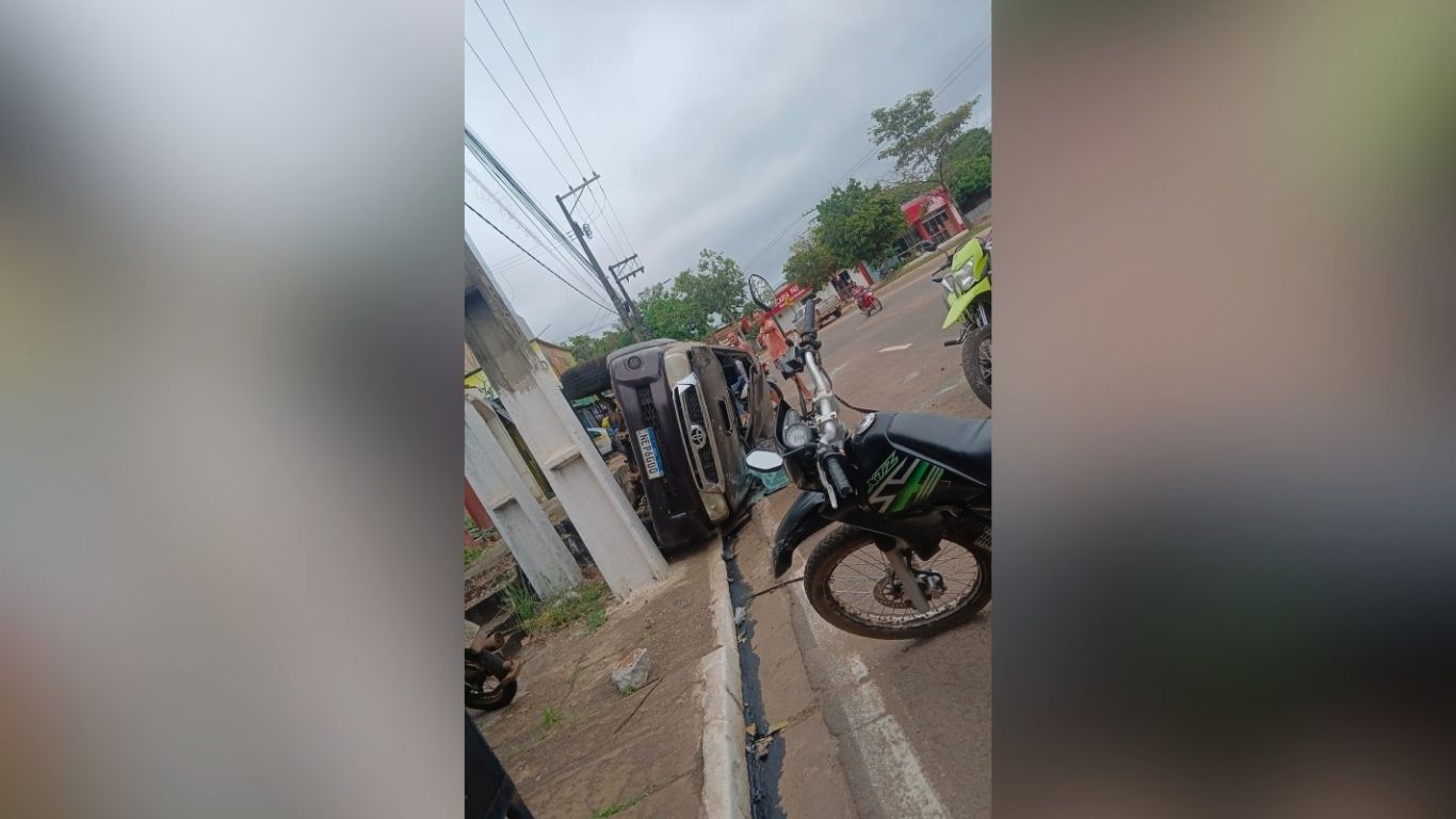 Motorista perdeu o controle da direção nas primeiras horas desta sexta-feira (24); causas do acidente são apuradas.