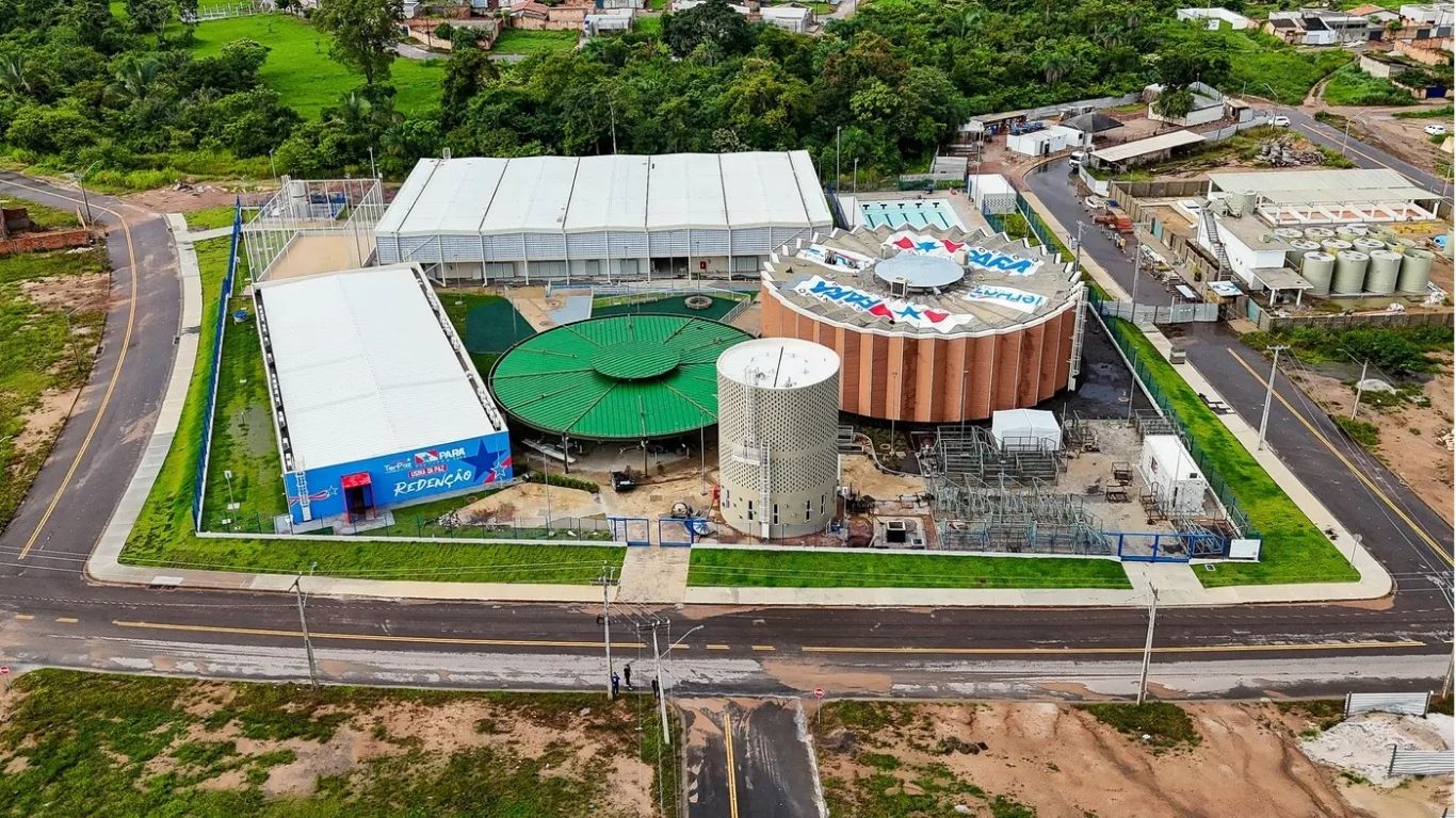Fachada do moderno complexo poliesportivo da UsiPaz de Redenção, preparado para atender mais de 80 mil moradores locais.